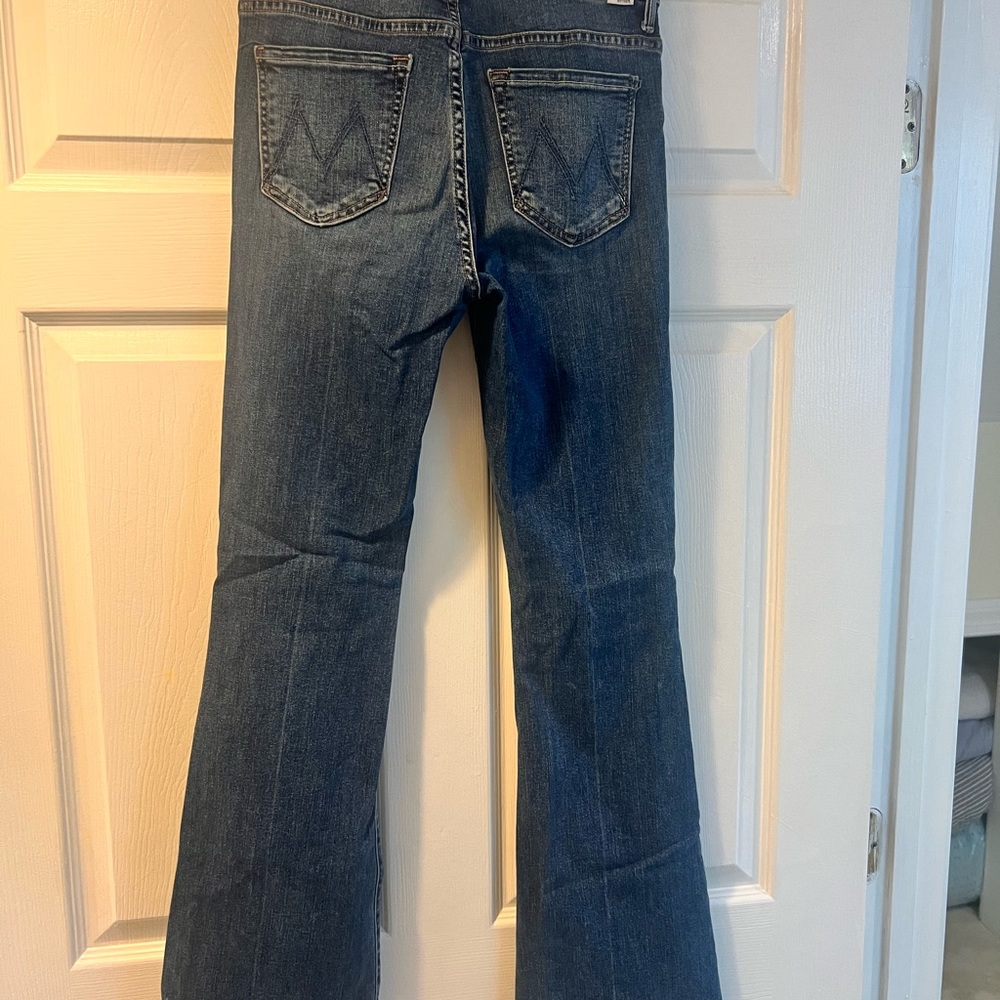 MOTHER The Weekender Fray Jeans in Walking On Coals.